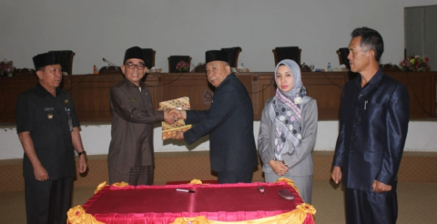Masa Sidang Terakhir 3 Raperda Disahkan, Raperda Penyelenggaraan Kelurahan Ditunda