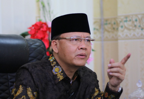 Gubernur Rohidin mersyah