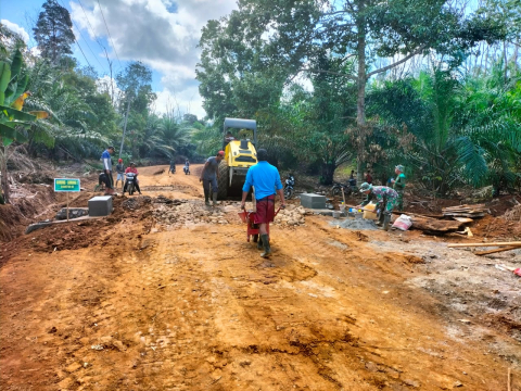 Memasuki Hari ke-12 TMMD, Satgas Bersama Masyarakat Tetap Semangat