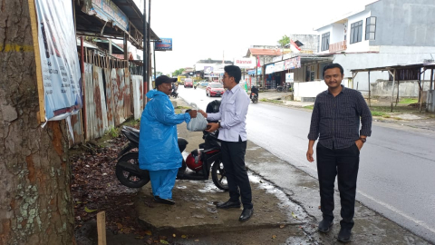 Satres Narkoba Polres RL Bagikan 100 Paket Sembako