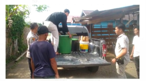 Polisi menyita minuman tuak
