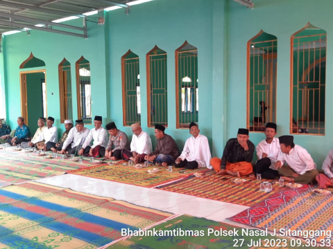 Hadiri Peringatan Tahun Baru Islam di Desa Air Batang, Kapolsek Nasal Harapkan Dapat Meningkatkan Keimanan 