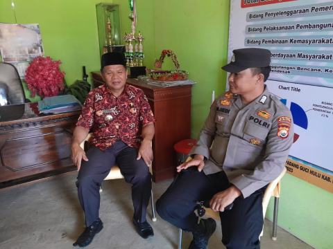 Sambangi Tokoh Masyarakat Kecamatan Padang Guci Hulu, Bhabinkamtibmas Berharap Dapat Menjaga Kamtibmas Bersama