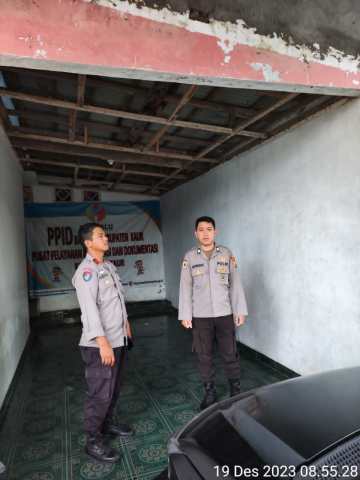 Pengamanan di Kantor Bawaslu, Personel OMB Polres Kaur Lakukan Penjagaan Secara Berkala  