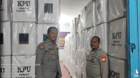 Patroli di Gudang Logistik, Personel OMB Polres Kaur Cek Surat Suara dan Peralatan Lainnya