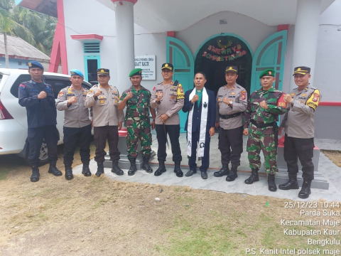 Pastikan Perayaan Natal Berjalan Aman, Kapolres Kaur Pantau Langsung Pengamanan di Gereja 