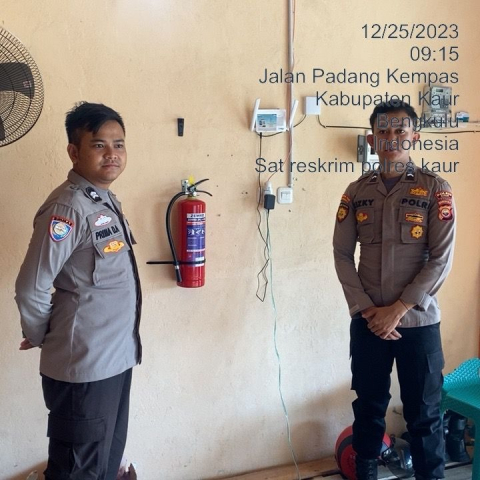 Tingkatkan Sitkamtibmas yang Kondusif, Personel Polres Kaur Patroli Pengamanan di Gudang Logistik