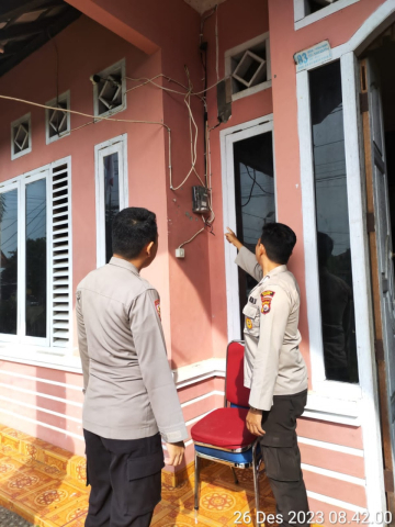 Personel OMB Polres Kaur Patroli Tingkatkan Pengawasan di Kantor Bawaslu 