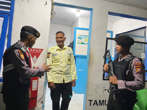 Cek Objek Vital, Sat Samapta Polres Kaur Sampaikan Imbauan kepada Petugas Jaga