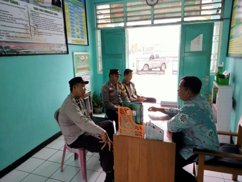 Personel Polsek Maje Koordinasi ke KUA Terkait Adanya Video Viral Kitab Injil Bertuliskan Arab di Medsos