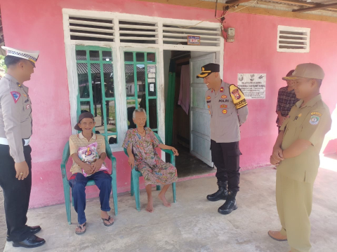 Dipimpin Waka Polres, Polres Kaur Gelar Selasa Berbagi kepada Warga Kurang Mampu