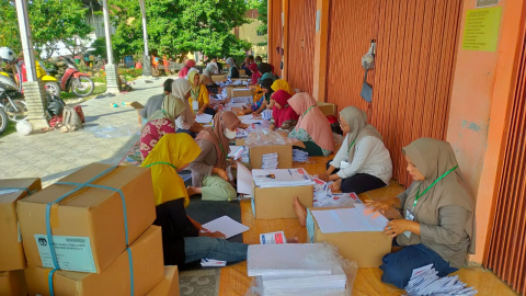 Pelipatan Surat Suara di KPUD Kuar di Awasi Polres Kaur