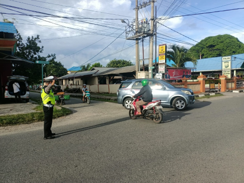 Sat Lantas Polres Kaur Gatur Lalin Pagi Hari Hindari Kemacetan dan Laka Lantas 