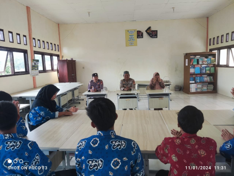 Polres Kaur Gelar Sosialisasi Tentang Bahaya Samcodin dan Obat Obatan Terlarang di SMKN 8 Kaur 