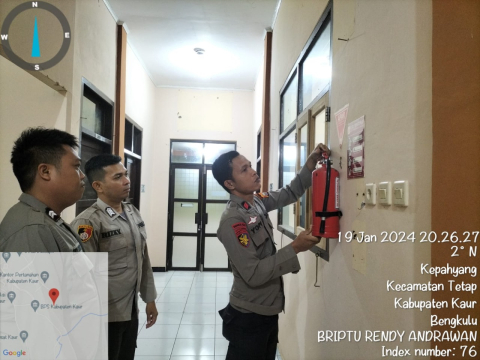 Tingkatkan Kewaspadaan dan Peduli Lingkungan Polres Kaur Gelar Patroli di Kantor Bawaslu 