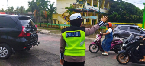 Antisipasi Kecelakaan di Pagi Hari, Sat Lantas Polres Kaur Pengaturan Lalu Lintas