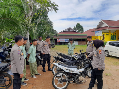 Polsek Kerkap Lakukan Razia Zero Knalpot Brong di Sekolahan dengan Sasaran Kendaraan Para Pelajar