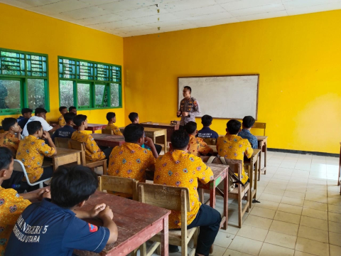 Jelang Penerimaan Polri, Kapolsek Ketahun Sosialisasi ke Sekolah