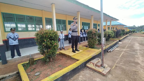 Kapolsek Ketahun Jadi Pembina Upacara Di SMA N 15 Bengkulu Utara