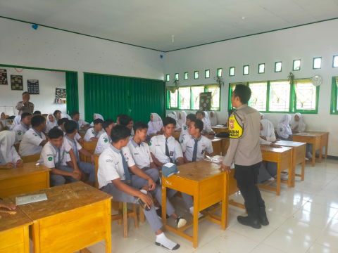 Kapolsek Ketahun Sosialisasi Penerimaan Polri dan Pembinaan Di SMA N 15 Bengkulu Utara