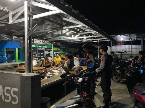Patroli Presisis, Sat Samapta Polres Kaur Sambangi Tempat Keramaian Sampaikan Imbauan Kamtibmas