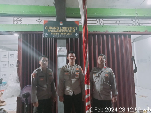 Personel Piket Satgas Preventif Operasi OMB Polres Kaur Lakukan Penjagaan di Gudang Logistik