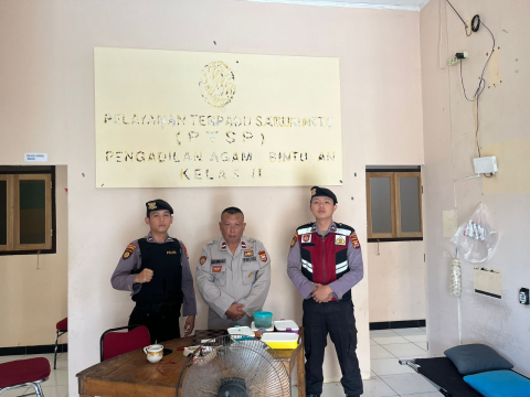 Polres Kaur Patroli Dialogis Presisi Seputaran Kantor KPUD, Kantor Bawaslu, Gudang Logistik Pastikan Sitkamtibmas Aman 