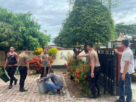 Jelang Peringatan Isra Mikraj, Polres Kaur Gelar Kebersihan Mako dan Masjid 