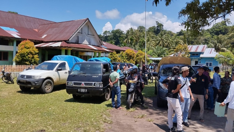 Personel Polsek Nasal Lakukan Pengamanan dan Monitoring Pendistribusian Logistik Pemilu ke 11 TPS Derah Sulit 