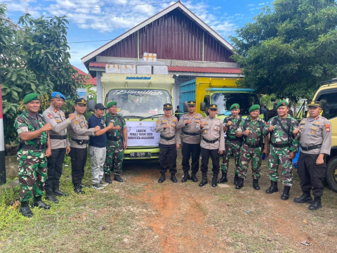 Personel Polres Mukomuko Pantau dan Kawal Kegiatan Pengamanan Distribusi Logistik Pemilu 2024