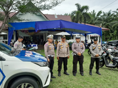 Cegah Gangguan Kamtibmas, Kasat Lantas Bersama Personel Patroli, Lakukan Pengamanan Rapat Pleno Tingkat Kecamatan 