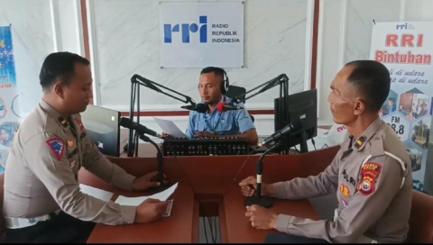 Sat Lantas Polres Kaur Sosialisasi Keselamatan Nala Tahun 2024 di RRI Bintuhan 