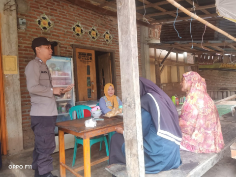 Sambangi Warga Ulak Bandung, Polsek Muara Sahung Sampaikan Imbauan Kamtibmas 
