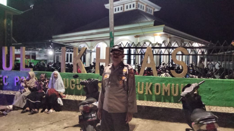 Polres Mukomuko Terjunkan Personel Jaga Keamanan Saat Tarawih