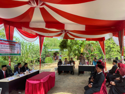 Personel Polsek Kaur Utara Hadiri Pelantikan dan Bimtek Pengawas Kelurahan Untuk Pilkada 2024