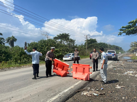 Pastikan Arus Lalin Aman di Lewati, Sat Lantas Polresta Bengkulu Bersama Dishub Mukomuko Cek Lokasi Pantai Abrasi 
