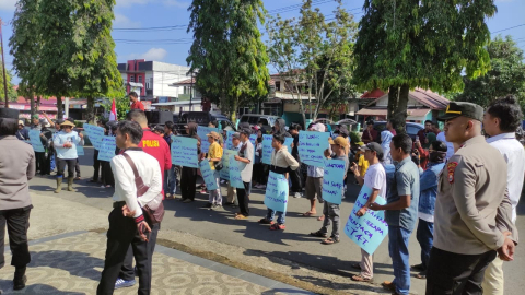 Kapolsek Giri Mulya Pimpin pengawalan Rombongan Aksi Damai Ormas Garbeta Menuju BPN 