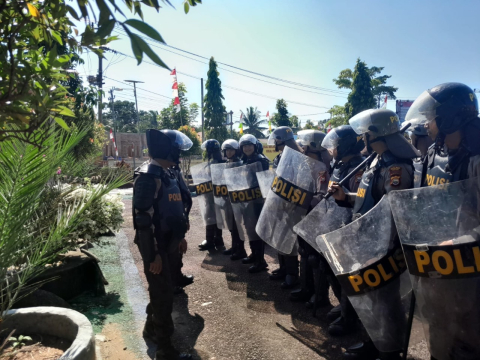 Personel Gabungan Satfung dan Polsek Jajaran Polres Kaur Laksanakan Kegiatan Latihan Dalmas Antisipasi Terjadinya Aksi Unjuk Rasa