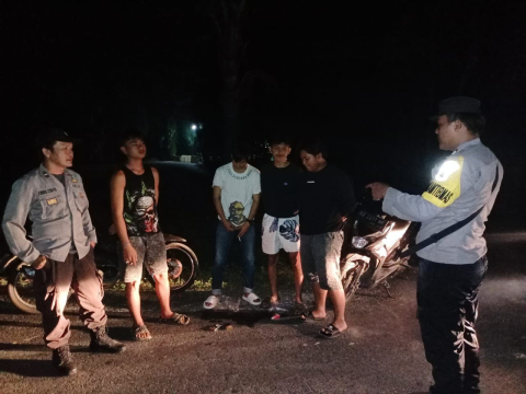 Personel Polsek Muara Sahung Lakukan KRYD Sampaikan Himbauan Kamtibmas
