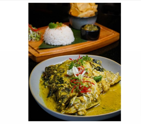 Palm Restaurant Mercure Bengkulu Memperkenalkan Gulai Kepala Ikan Kakap yang Menggoda Selera