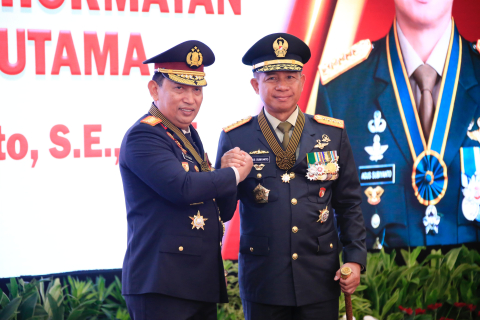 Pemberian Tanda Kehormatan Bintang Bhayangkara Utama (BBU) Wujud Komitmen Kokohnya Sinergisitas TNI-Polri Selama Ini