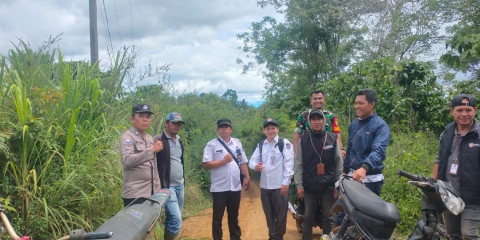 Polsek Bermani Ilir Kawal Kotak Suara ke TPS Sulit di Kepahiang