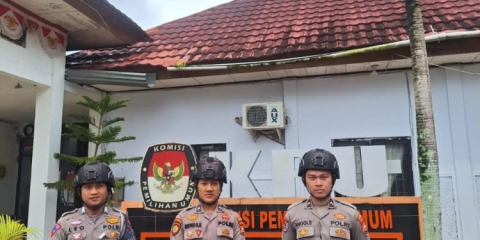 Ciptakan Situasi yang Aman, Personil Polres Kepahiang Amankan Kantor KPU