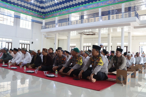Personel Polres Lebong Laksanakan Pengamanan Tabligh Akbar di Masjid Agung