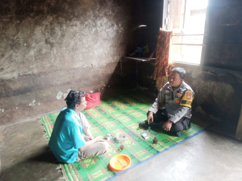 Bhabinkamtibmas Polsek Bermani Ulu Gelar Sambang Pasca Pilkada di Desa Pal VIII untuk Jaga Kondusifitas