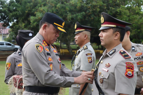 Kapolres Lebong Pimpin Upacara Sertijab Kapolsek Lebong Tengah dan Kapolsek Lebong Selatan