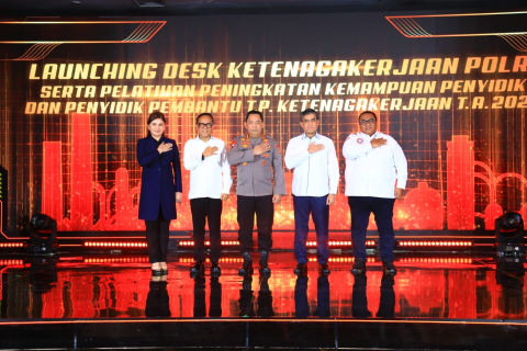 Kapolri Resmikan Desk Ketenagakerjaan Demi Beri Jaminan Perlindungan Kaum Buruh 
