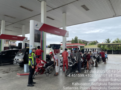 Sat Lantas Polres Bengkulu Selatan Awasi Pendistribusian dan Pengisian BBM serta Pengaturan Lalu Lintas