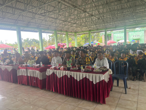 Polsek Pino Raya Hadiri Wisuda Santri dan Peringatan Isra' Mi'raj di Desa Tanggo Raso