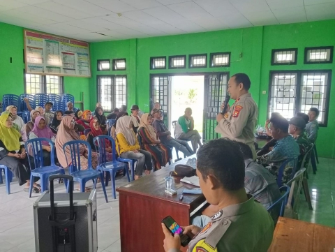 Polsek Kedurang Ilir Hadiri Musdesus Penetapan Penerima BLT Desa Muara Tiga Ilir